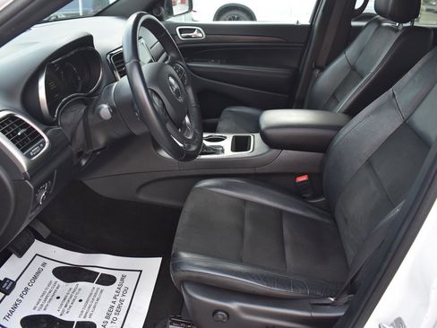 Used 2022 Jeep Grand Cherokee Laredo X image 22