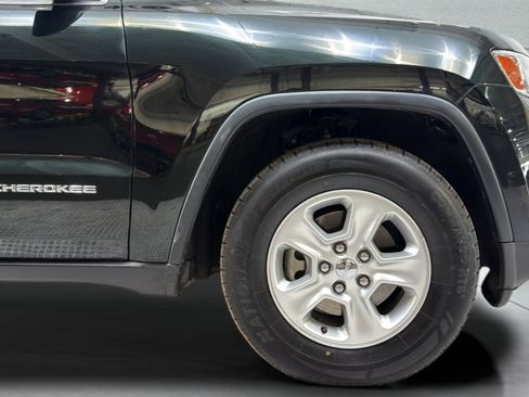 Used 2014 Jeep Grand Cherokee Laredo w/ Security & Convenience Group RWD image 34