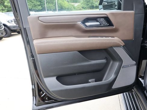 New 2026 GMC Yukon Denali Ultimate AWD/4WD image 12