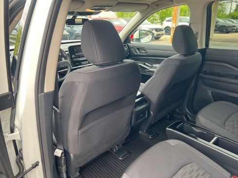 Certified 2024 Nissan Pathfinder SV w/ SV Premium Package AWD/4WD image 10