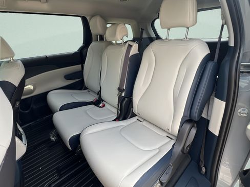 New 2026 Kia Carnival EX FWD image 13