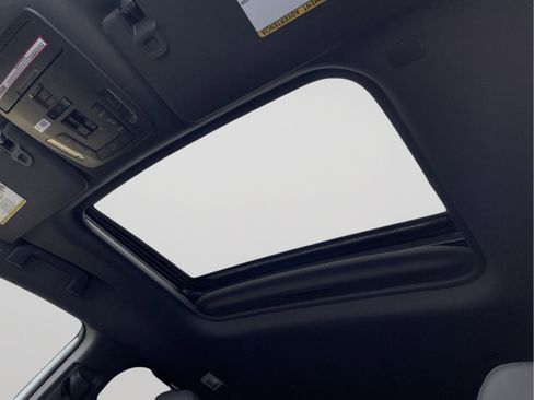 Used 2023 Toyota Sienna XSE image 21