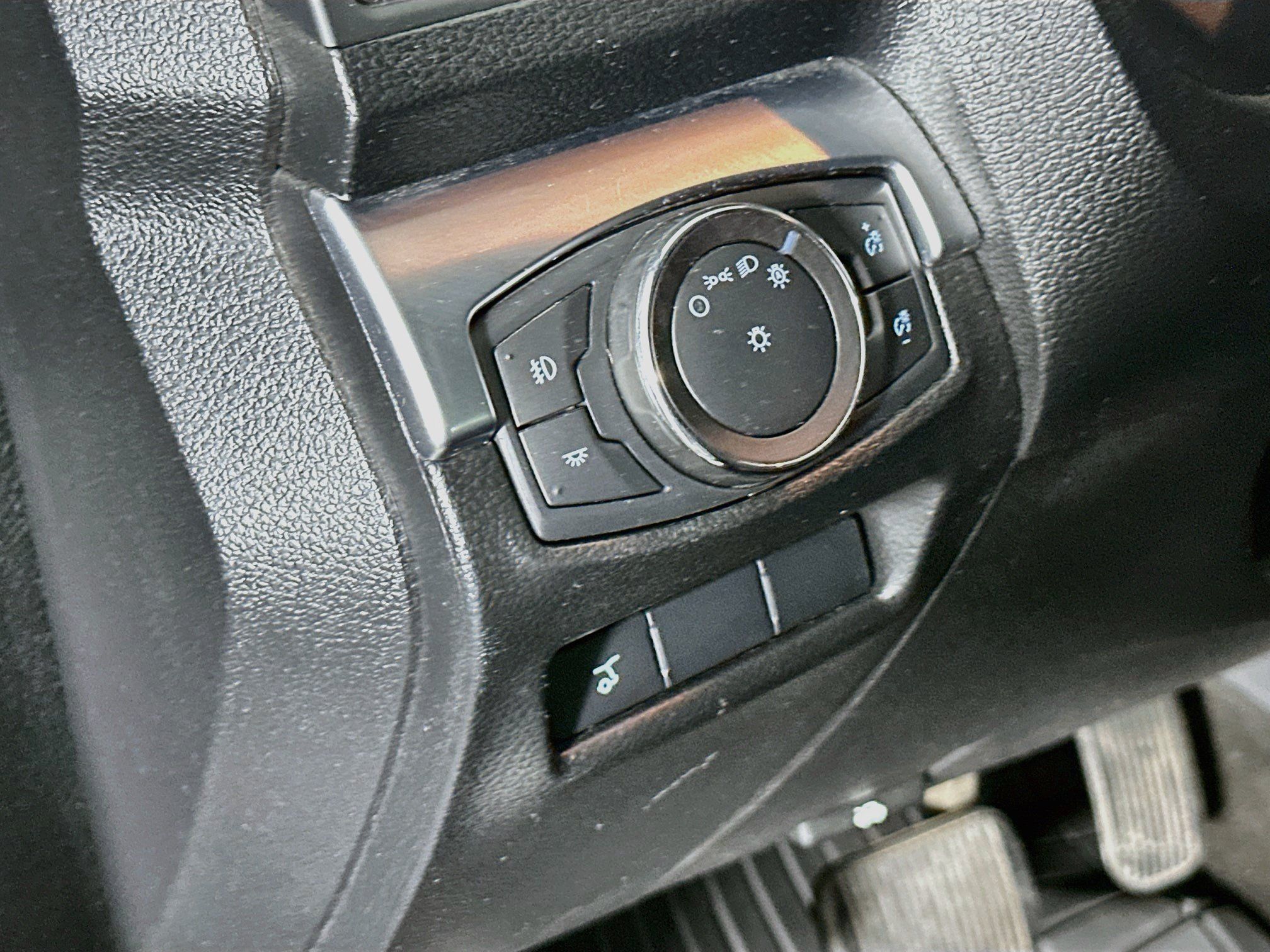 Used 2018 Ford Explorer Limited w/ Equipment Group 301A FWD image 17