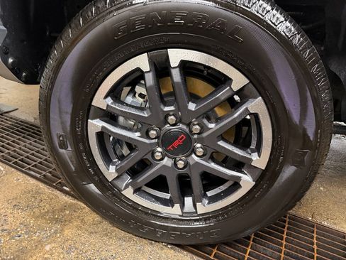 Used 2025 Toyota Tacoma TRD Sport w/ TRD Sport Upgrade Package image 27