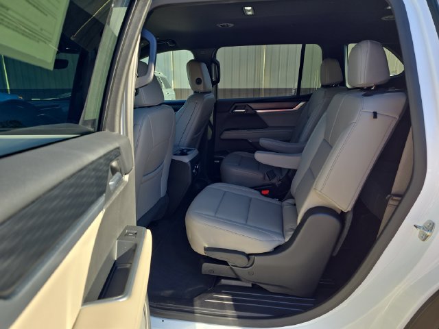 Used 2026 GMC Acadia Elevation w/ Elevation Premium Package FWD image 14