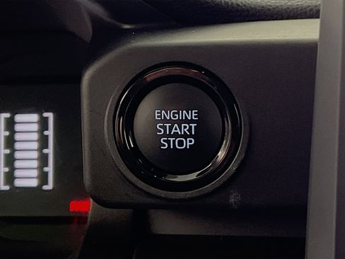 Used 2025 Toyota Tacoma SR5 image 22