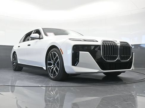 Used 2025 BMW 740i xDrive AWD/4WD image 76