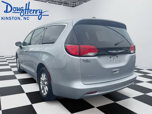 Used 2023 Chrysler Voyager LX FWD image 3
