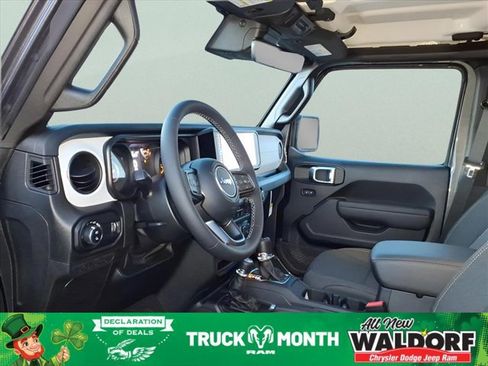 New 2025 Jeep Gladiator Sport image 7