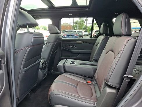 Used 2025 Honda Pilot Black Edition image 10