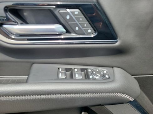 Used 2025 GMC Yukon XL Denali AWD/4WD image 13