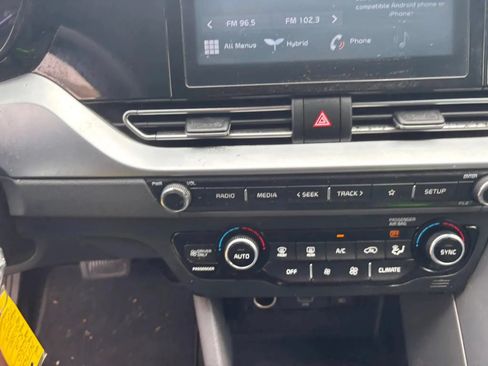 Used 2020 Kia Niro LX FWD image 15