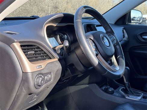 Used 2015 Jeep Cherokee Limited image 2