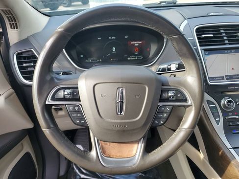 Used 2019 Lincoln Nautilus Reserve image 24