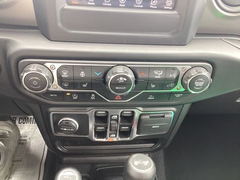 Used 2022 Jeep Wrangler Unlimited Sport AWD/4WD image 37