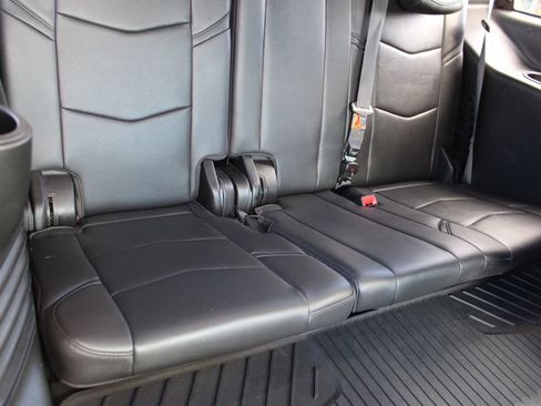 Used 2020 Cadillac Escalade Premium Luxury image 28