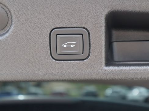 Used 2023 Chevrolet Equinox LT FWD image 12