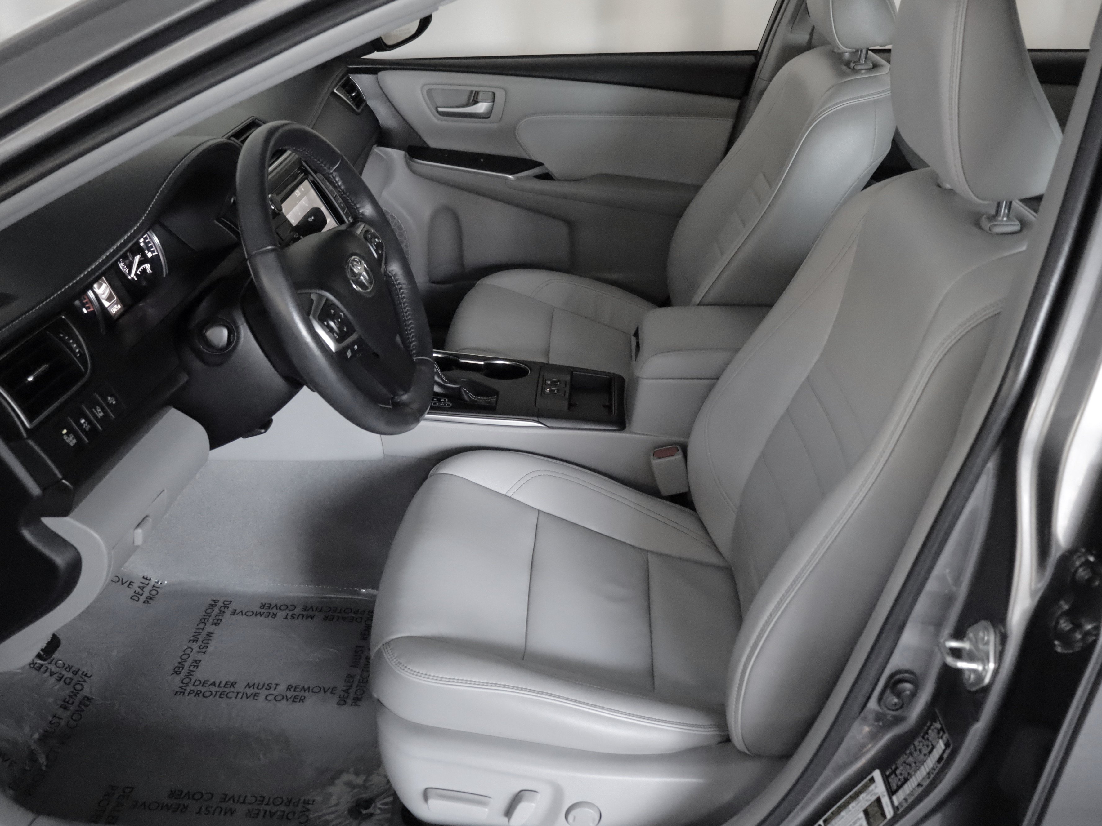 Used 2016 Toyota Camry XLE w/ Advanced Technology Package FWD image 9