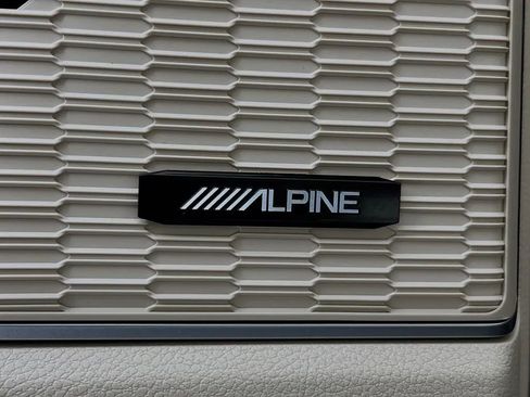 Used 2025 Jeep Grand Cherokee Limited w/ Luxury Tech Group II image 20