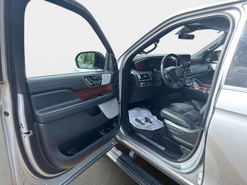 Used 2021 Lincoln Navigator Reserve w/ Luxury Package AWD/4WD image 17
