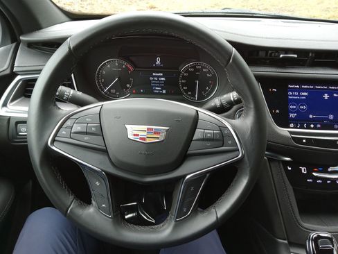 Certified 2023 Cadillac XT5 Luxury AWD/4WD image 12
