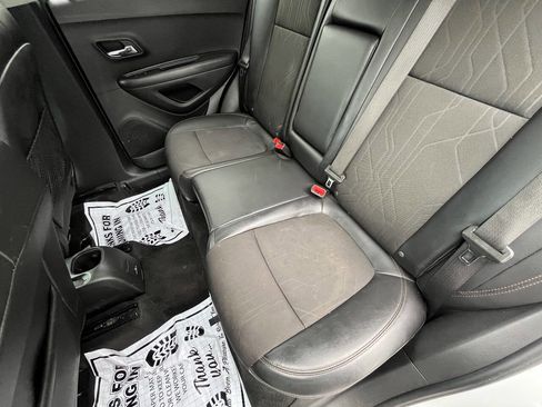 Used 2020 Chevrolet Trax LT w/ LT Convenience Package image 12