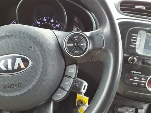 Used 2017 Kia Soul + FWD image 22