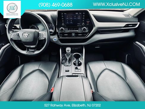 Used 2020 Toyota Highlander XLE AWD/4WD image 17