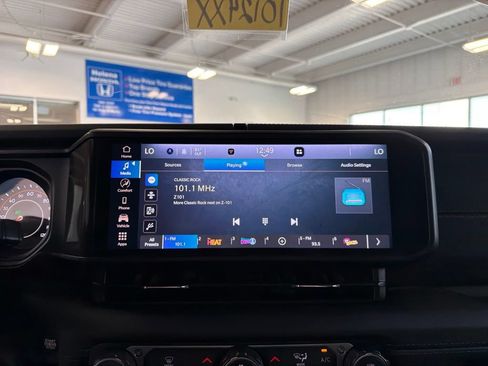 Used 2026 Jeep Gladiator Mojave AWD/4WD image 13