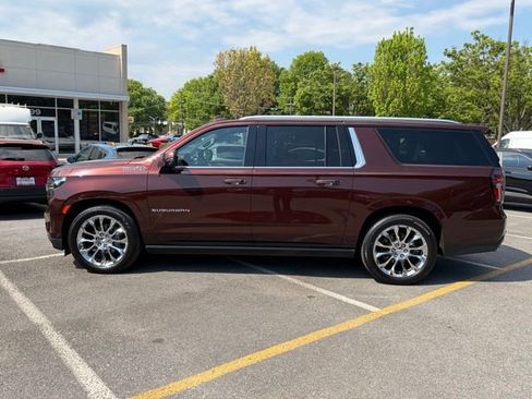 Used 2022 Chevrolet Suburban High Country AWD/4WD image 2