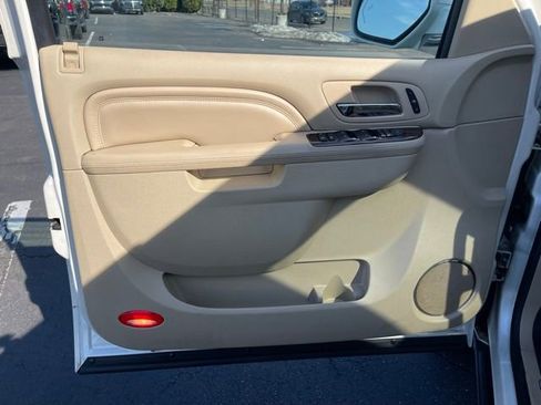 Used 2012 Cadillac Escalade Premium image 17