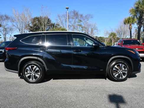Certified 2022 Toyota Highlander XLE image 5