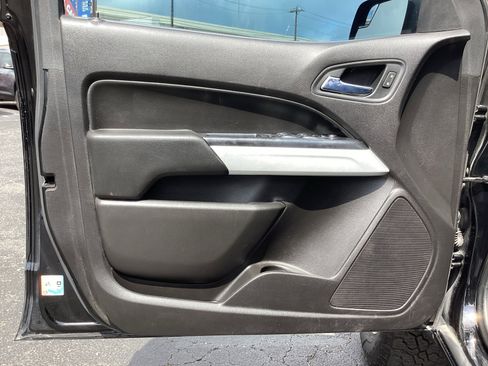 Used 2017 Chevrolet Colorado LT RWD image 28