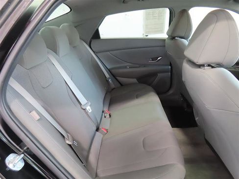 Used 2025 Hyundai Elantra SE FWD image 29