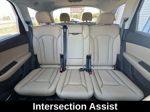 Used 2023 Audi Q7 3.0T Prestige image 13