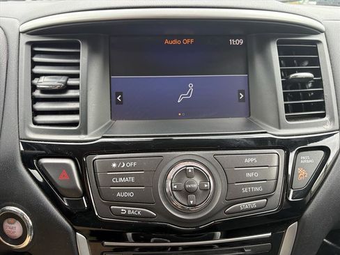 Used 2018 Nissan Pathfinder SV image 23