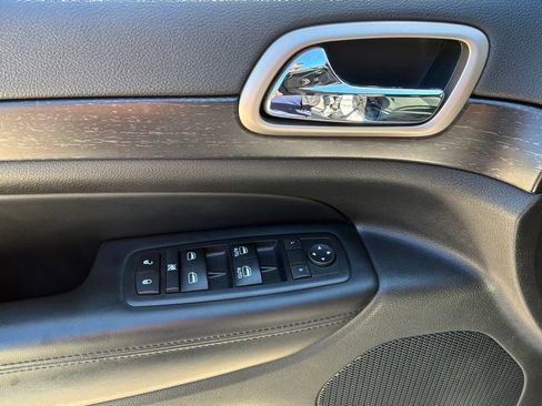 Used 2017 Jeep Grand Cherokee Laredo AWD/4WD image 20