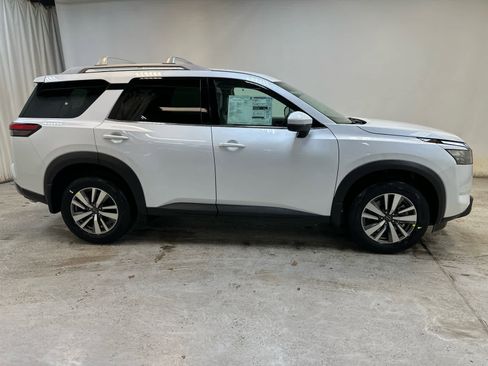 New 2025 Nissan Pathfinder SL image 8