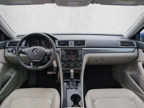 Used 2017 Volkswagen Passat 1.8T R-Line w/ R-Line Lighting Package image 21