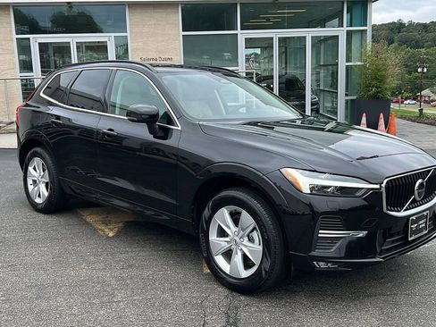 Used 2022 Volvo XC60 B5 Momentum w/ Climate Package image 7