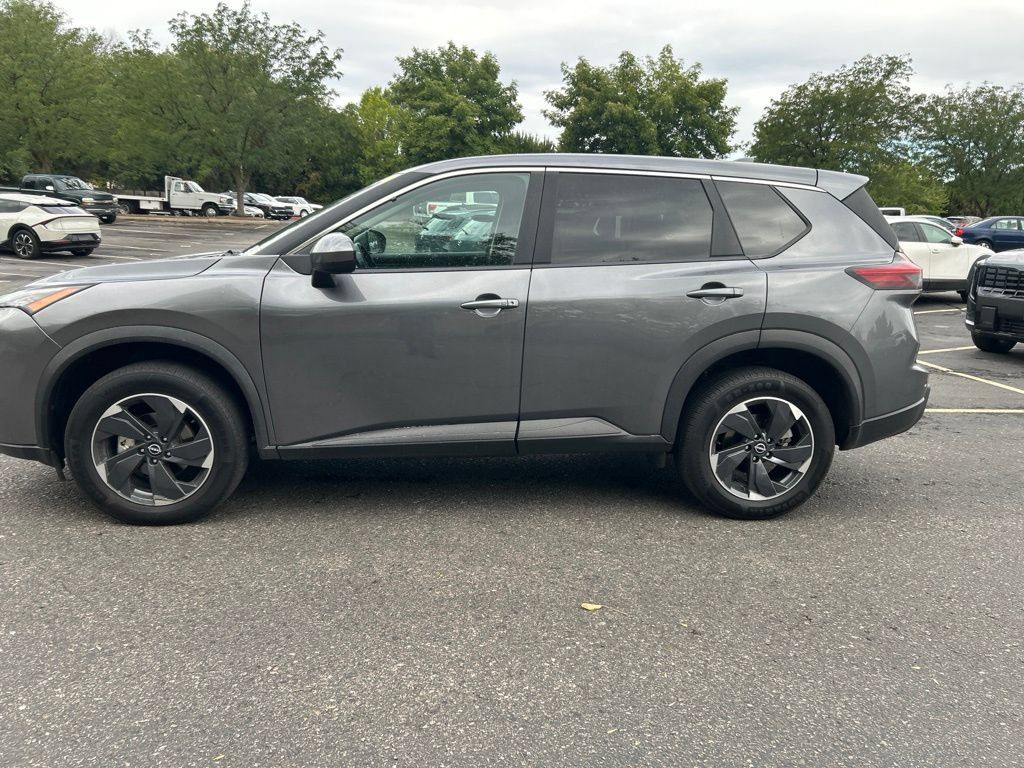 Used 2025 Nissan Rogue SV AWD/4WD image 17
