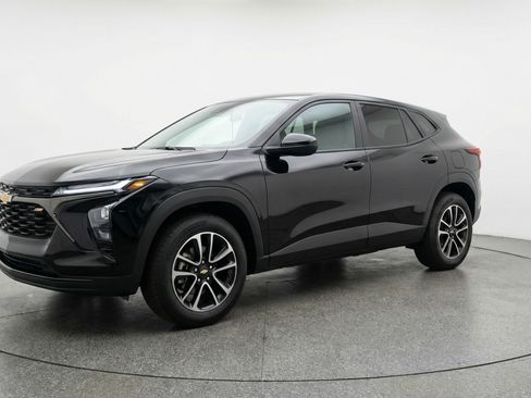 Used 2025 Chevrolet TrailBlazer LT image 3