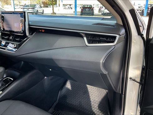 Used 2021 Toyota Corolla LE image 18