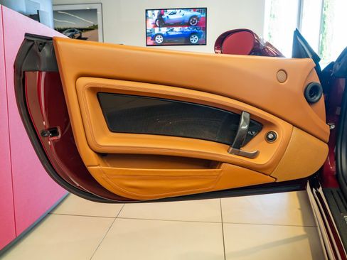 Used 2010 Ferrari California RWD image 8