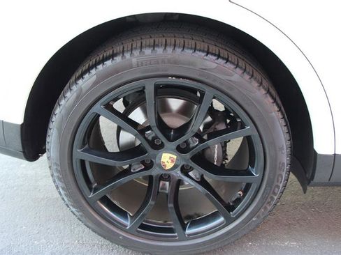 Used 2020 Porsche Cayenne image 34