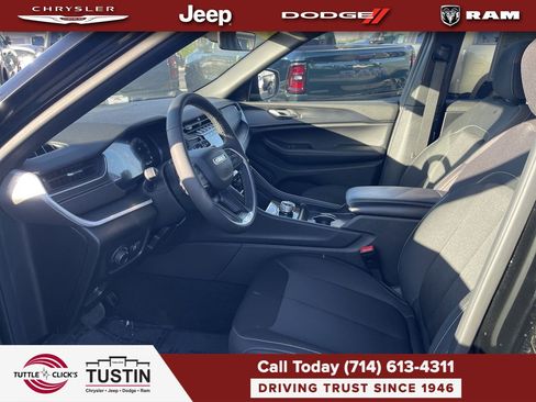 Used 2025 Jeep Grand Cherokee L Laredo w/ Luxury Tech Group I RWD image 17
