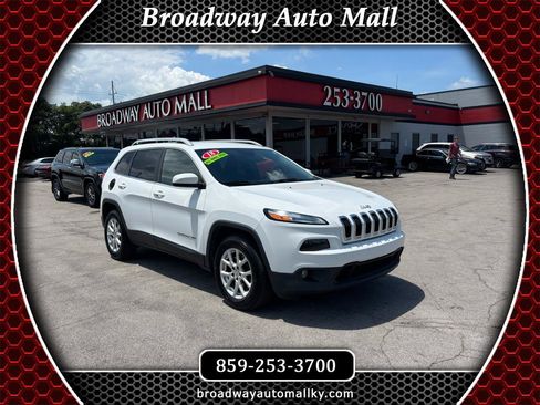Used 2018 Jeep Cherokee Latitude Plus w/ Trailer Tow Group AWD/4WD image 1
