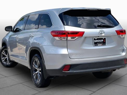 Used 2017 Toyota Highlander LE FWD image 12