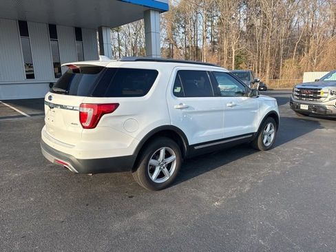 Used 2016 Ford Explorer XLT w/ Equipment Group 201A image 8