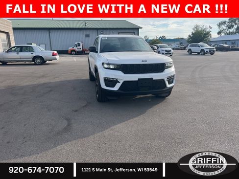 New 2025 Jeep Grand Cherokee Limited w/ Black Appearance Package image 5